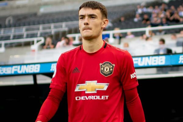 tien-ve-tre-tai-nang-gia-han-hop-dong-voi-man-utd-1