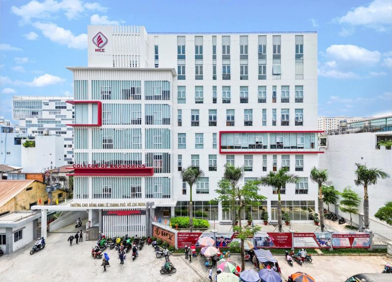 Trường Cao Đẳng Kinh Tế TP. HCM là một môi trường đào tạo với đa dạng các ngành nghề và chương trình giáo dục tiên tiến
