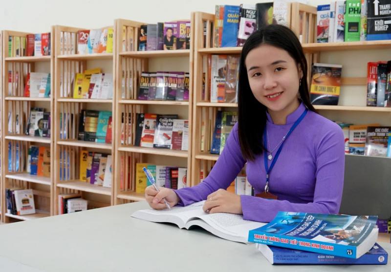 Về lại trường xưa