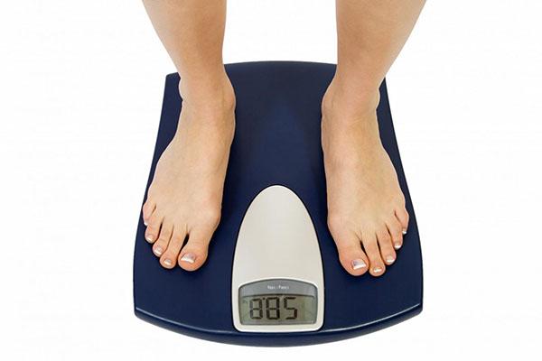 Việc giãn da liên tục sẽ làm vòng ngực dần chảy xệ qua thời gian.